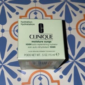 Clinique Moisture Surge 100H Hydrator in Mint Green